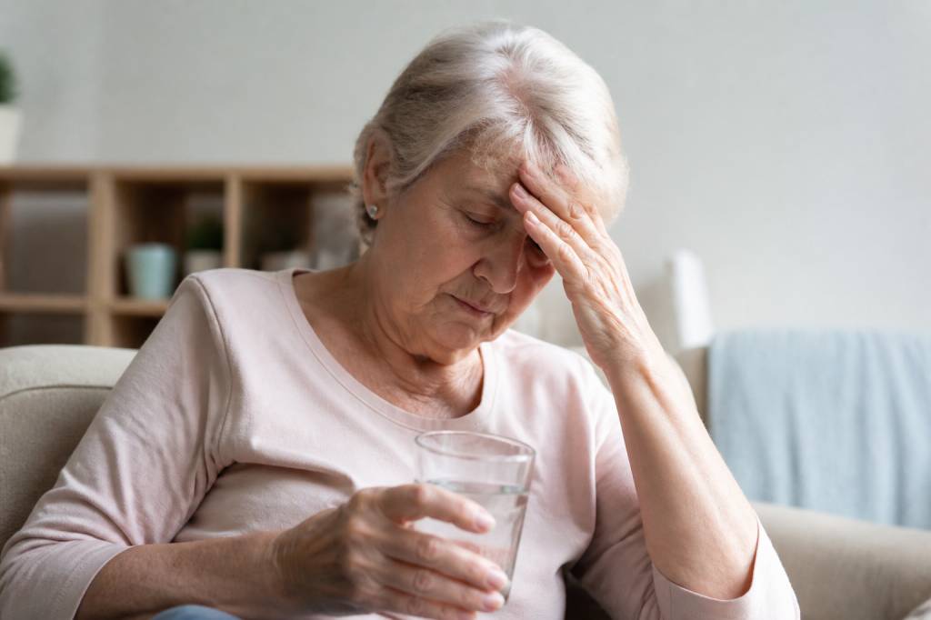 Reconnaître les signes d’une déshydratation chez les seniors