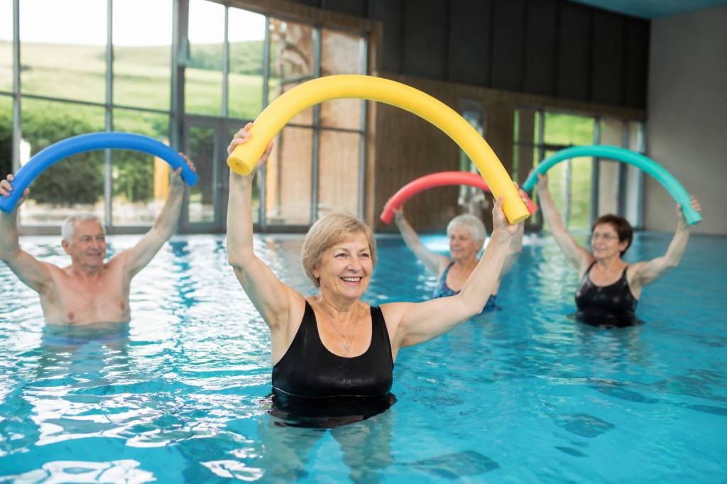 Piscine aquagaron Brignais : les activités adaptées aux seniors